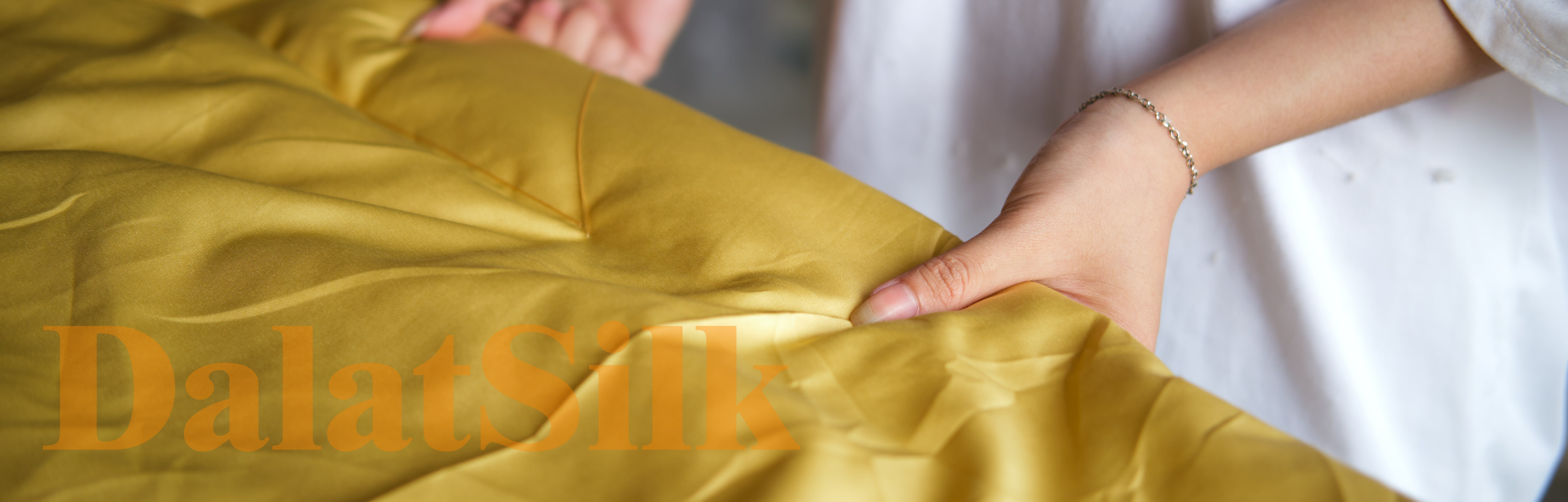 DalatSilk sản xuất chăn bông tơ tằm.