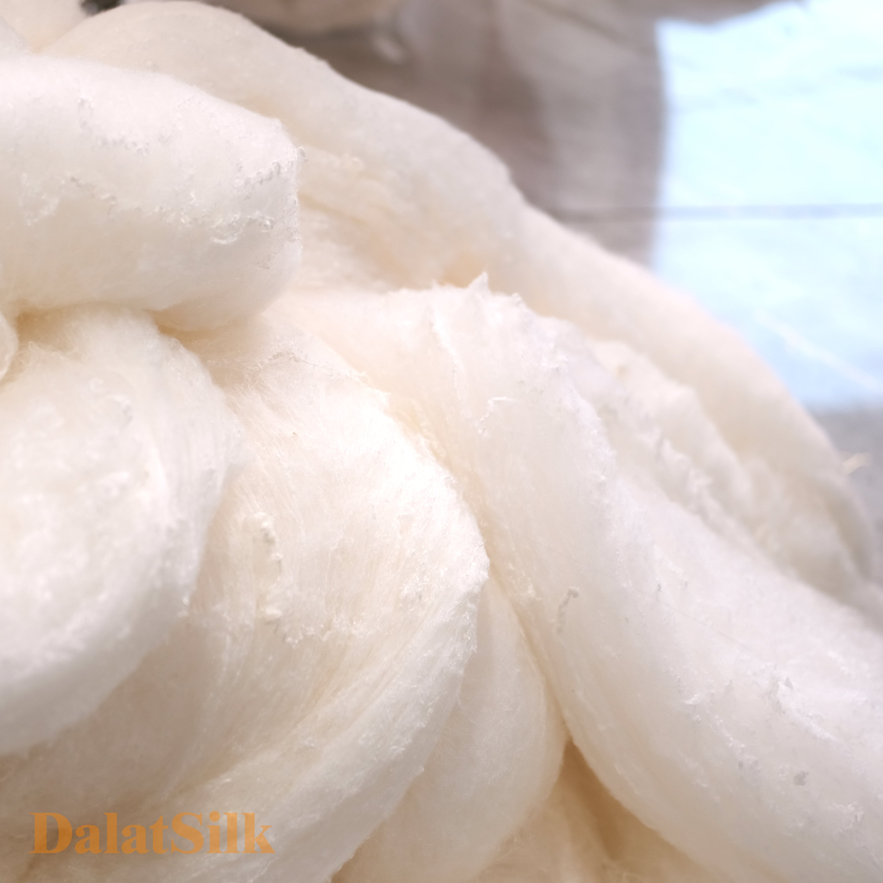 DalatSilk sản xuất chăn bông tơ tằm.